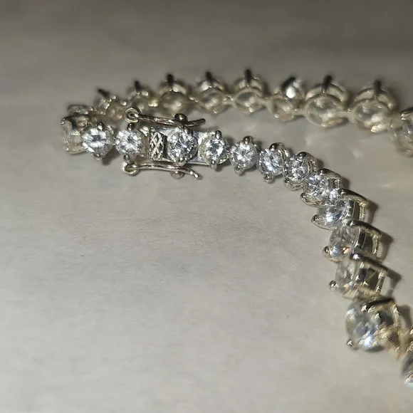 Elegant 925 Silver RJ Bracelet with CZ Stones - Picture 3 of 8